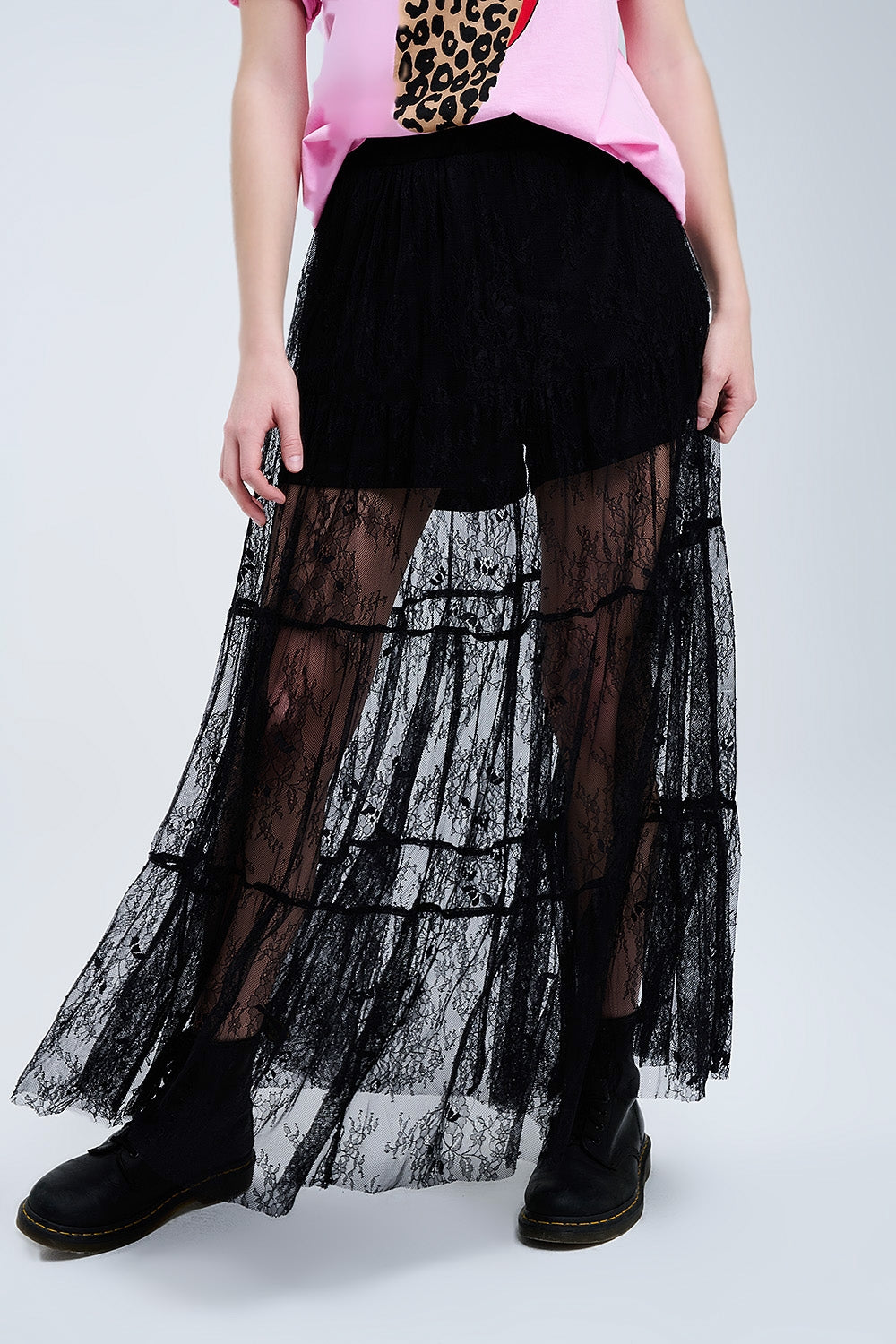 Maxi gonna nera in pizzo con stampa floreale