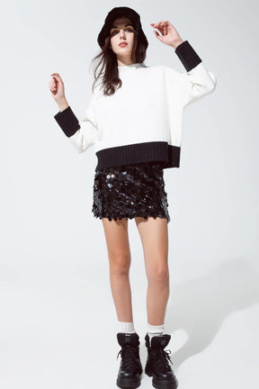Minigonna con grandi paillettes in nero