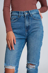 Q2 Mom jeans a vita alta con ginocchia strappate in blu lavaggio scuro
