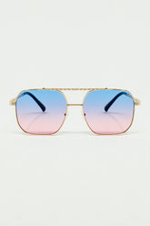 Q2 occhiali da sole con montatura quadrata dorata in azzurro sfumato con rosa