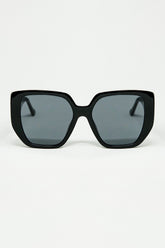 Q2 Occhiali da sole neri in stile pin-up con design geometrico e occhi da gatto