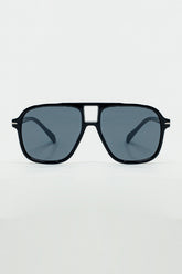 Q2 Occhiali da sole Oval Aviator con lenti nere fumé in nero