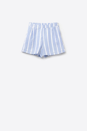 Pantaloncini blu e bianchi con tasche laterali