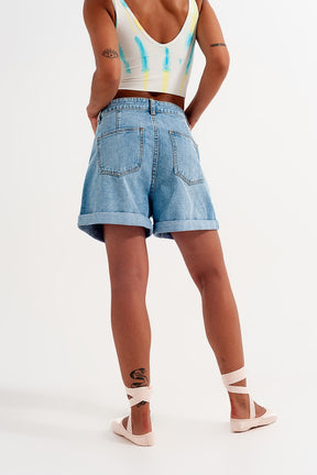 Pantaloncini di jeans a vita alta blu con risvolti