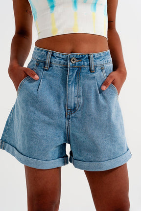 Pantaloncini di jeans a vita alta blu con risvolti