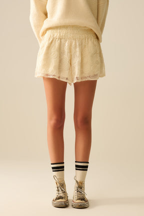 Q2 Pantaloncini ricamati color crema con paillettes