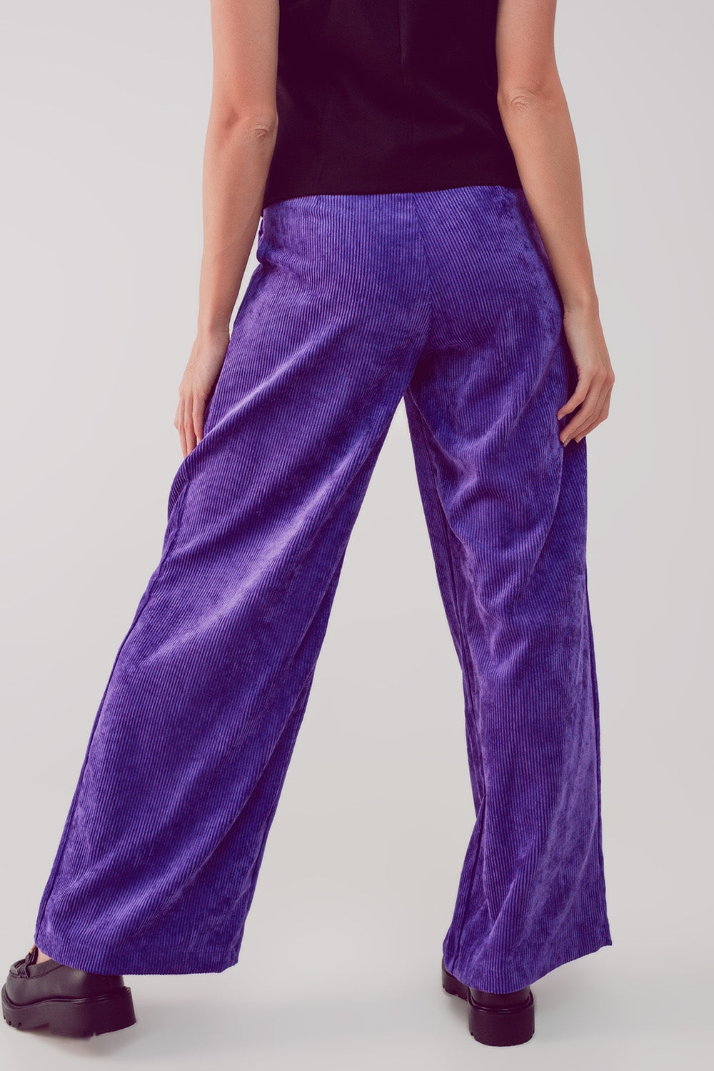 Pantaloni a costine con fondo ampio color viola