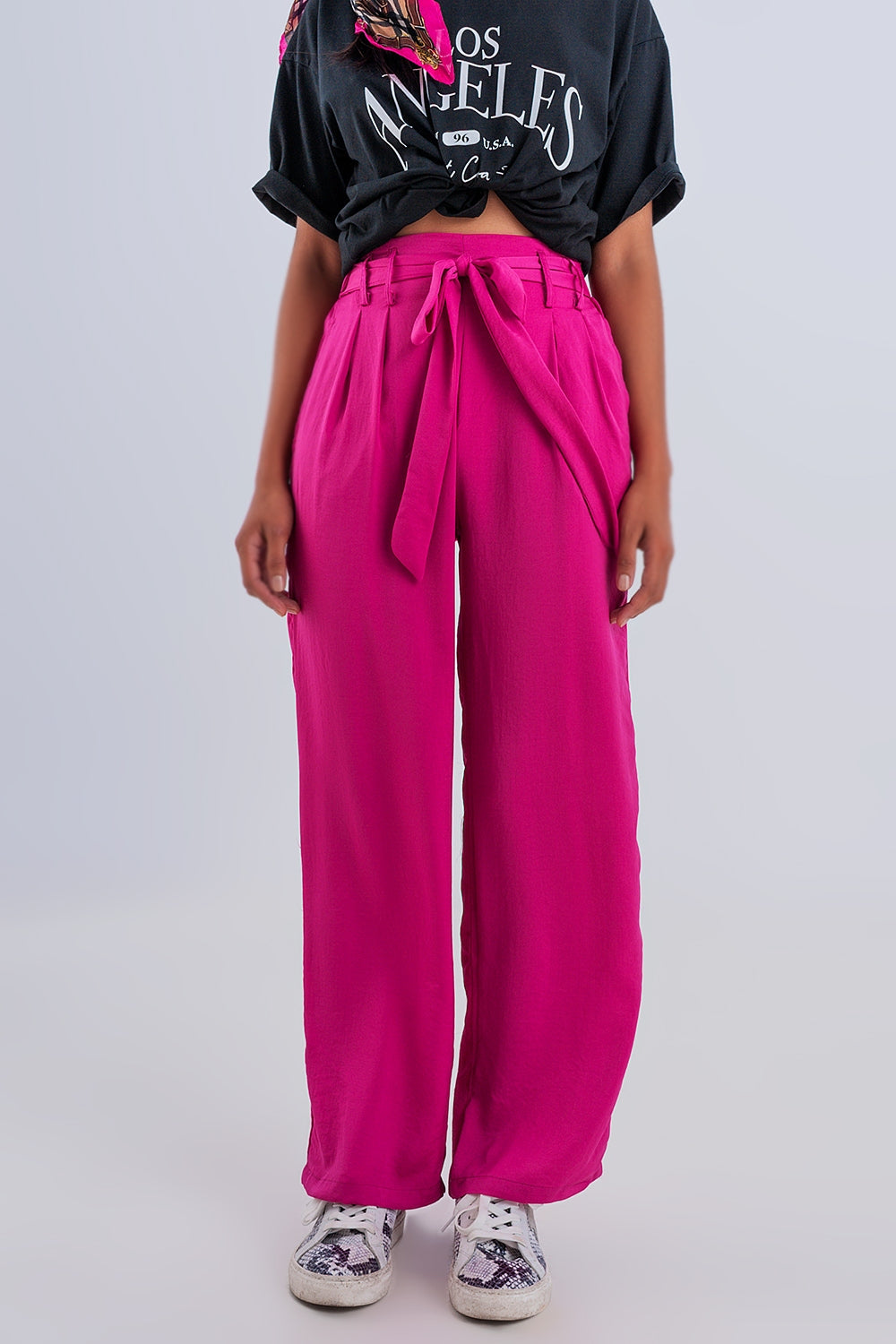 Pantaloni a fondo ampio con cintura fuchsia