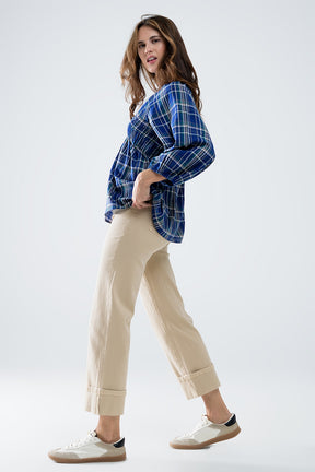 Pantaloni a gamba dritta con orlo ritagliato in beige scuro
