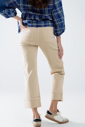 Pantaloni a gamba dritta con orlo ritagliato in beige scuro