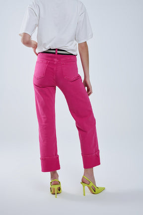 Pantaloni a gamba dritta con orlo ritagliato in magenta