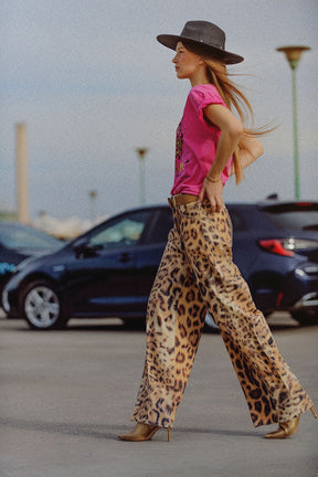 Pantaloni a gamba larga con stampa tigre e doppie cuciture laterali