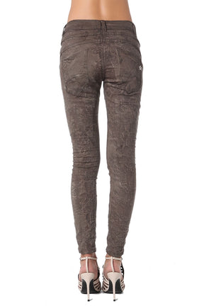 Pantaloni boyfriend con stampa mimetica