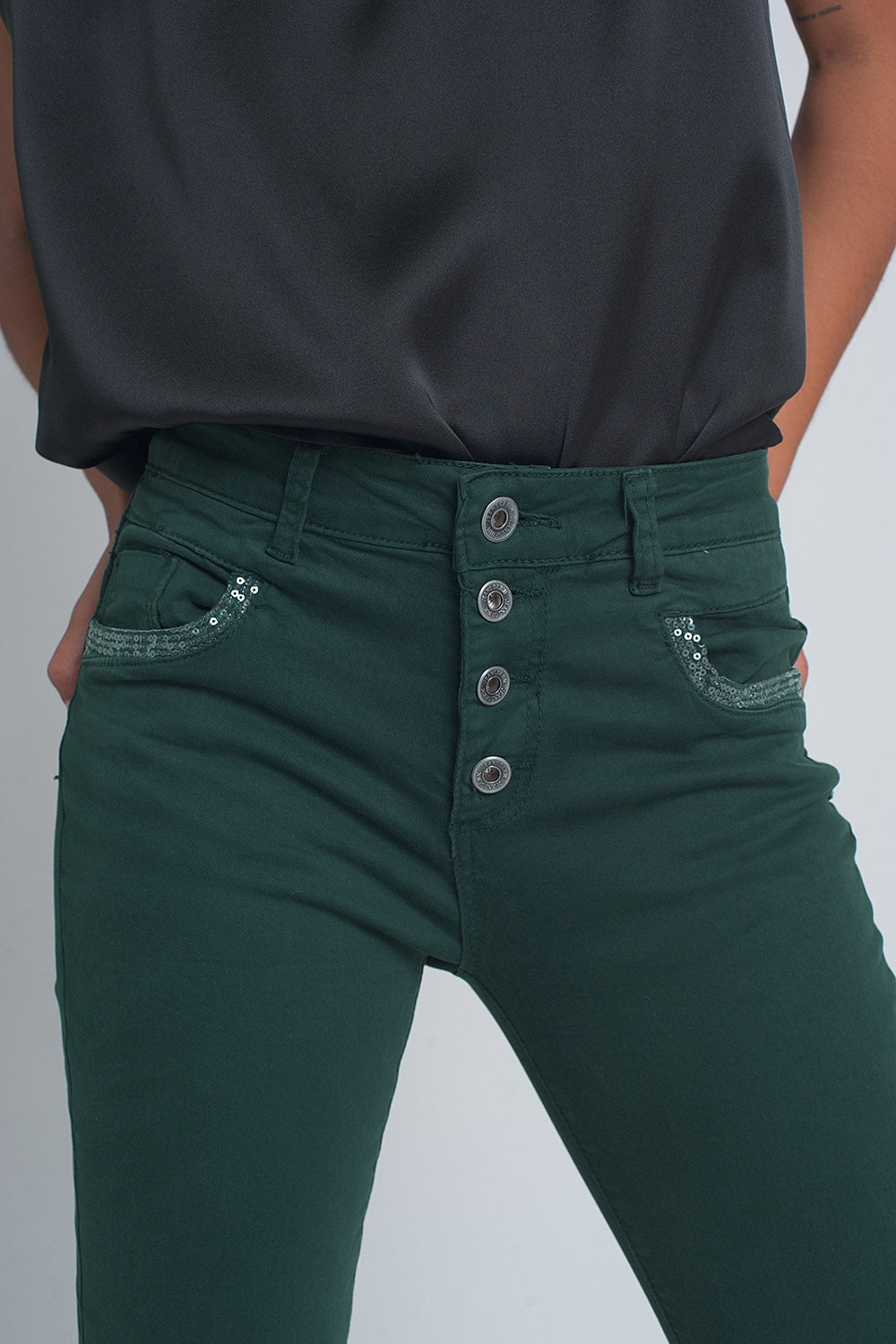 Pantaloni boyfriend verdi con dettaglio tascabile di paillettes