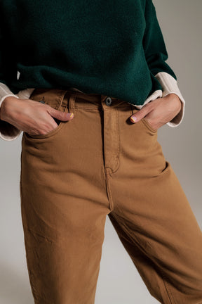 Pantaloni camel rilassati con dettaglio tasca in vita