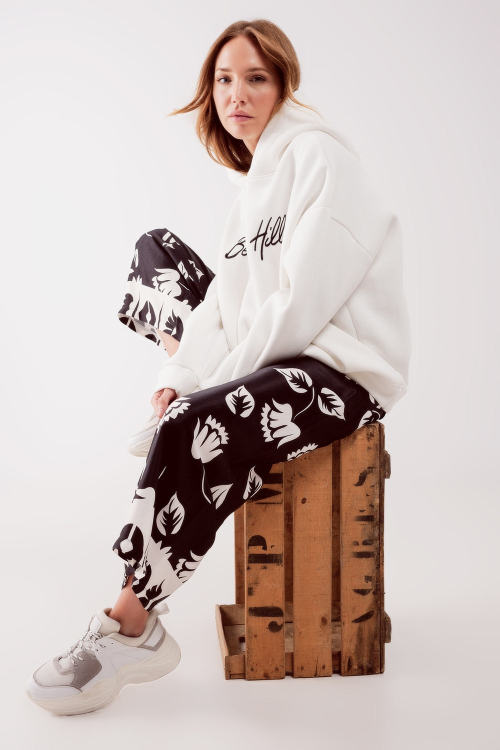 Pantaloni con fondo molto ampio e vita elasticizzata neri