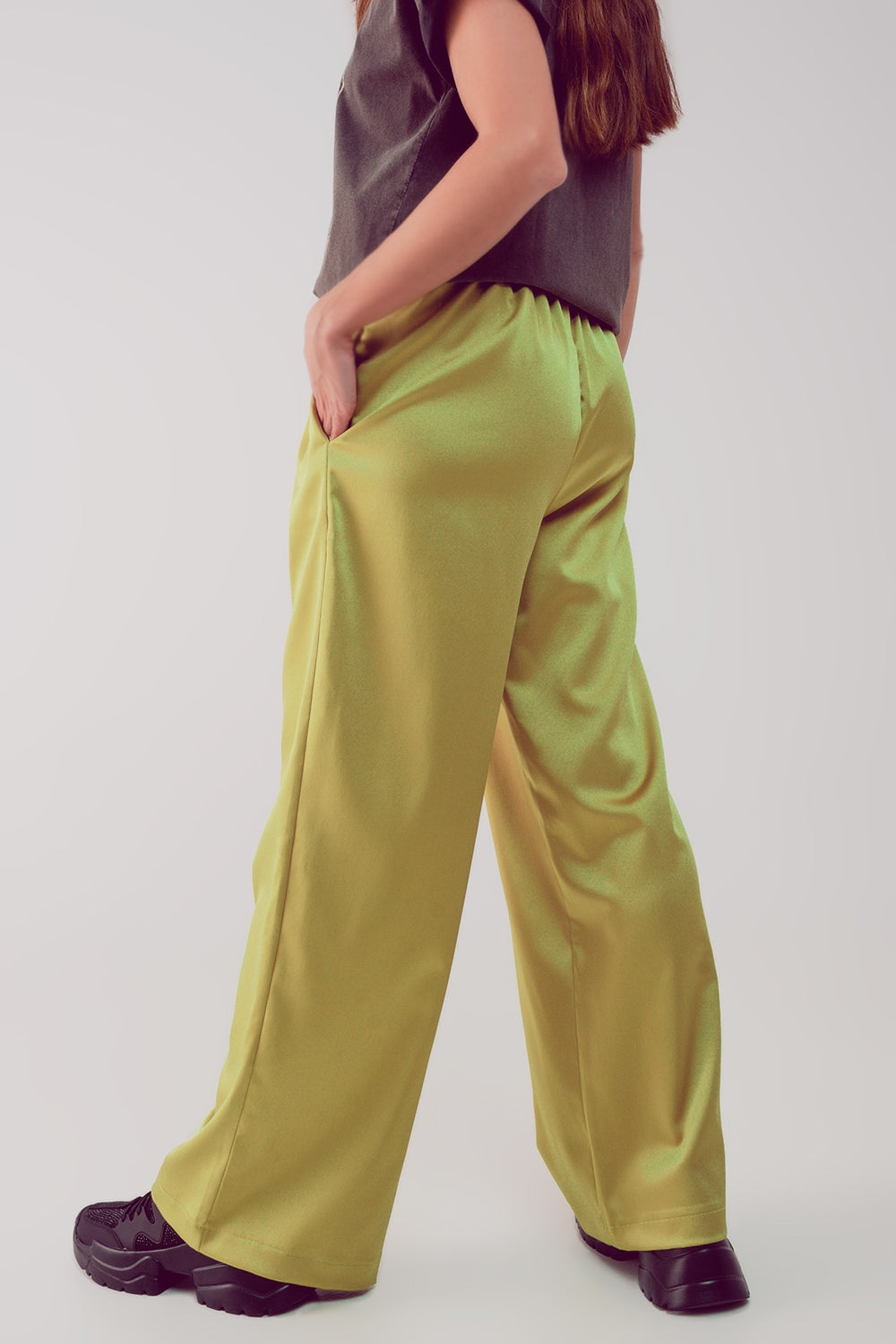 Pantaloni con pinces a fondo ampio in raso lime