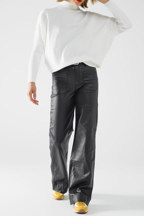 Pantaloni in ecopelle con gamba larga e dettaglio delle tasche