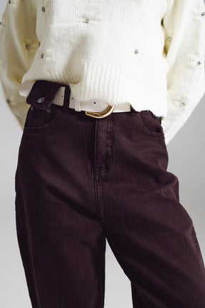 Pantaloni marroni rilassati con dettaglio tasca in vita.