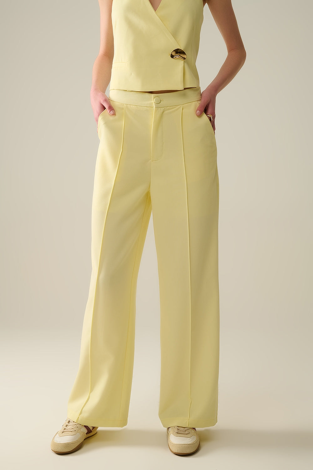 Q2 Pantaloni sartoriali a gamba larga in giallo