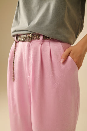 Pantaloni sartoriali in raso a gamba larga in rosa