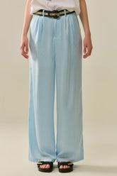 Q2 Pantaloni sartoriali in raso con gamba ampia in azzurro cielo