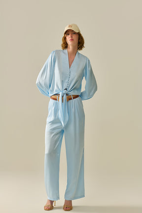 Pantaloni sartoriali in raso con gamba ampia in azzurro cielo