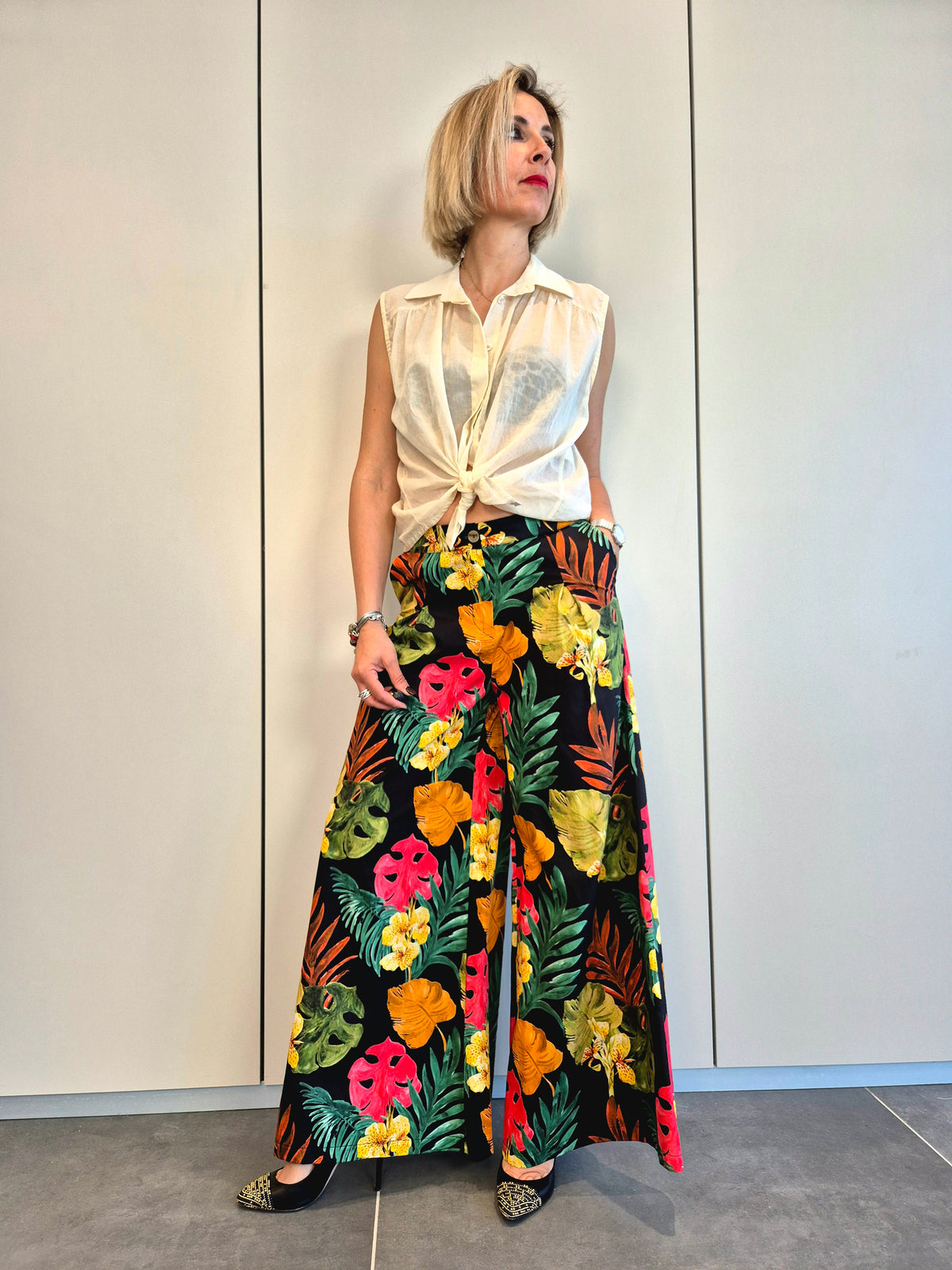 Pantaloni tropical