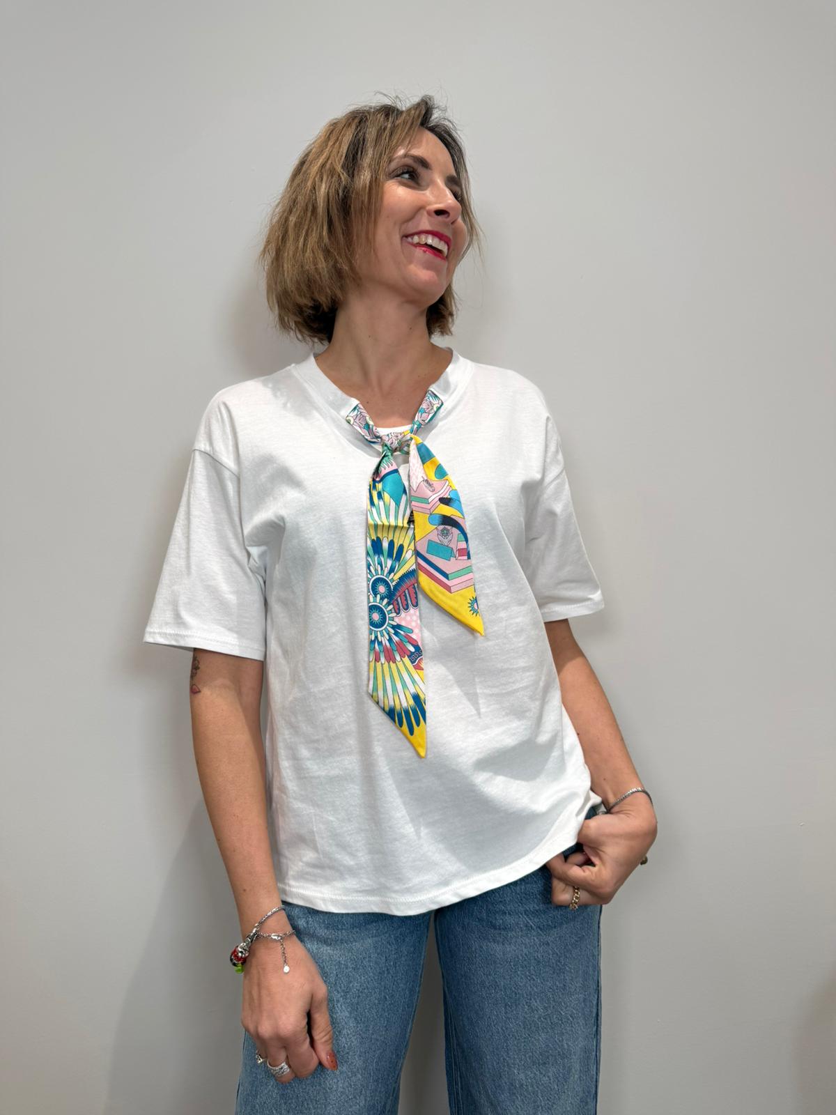 T-SHIRT bianca cravattino