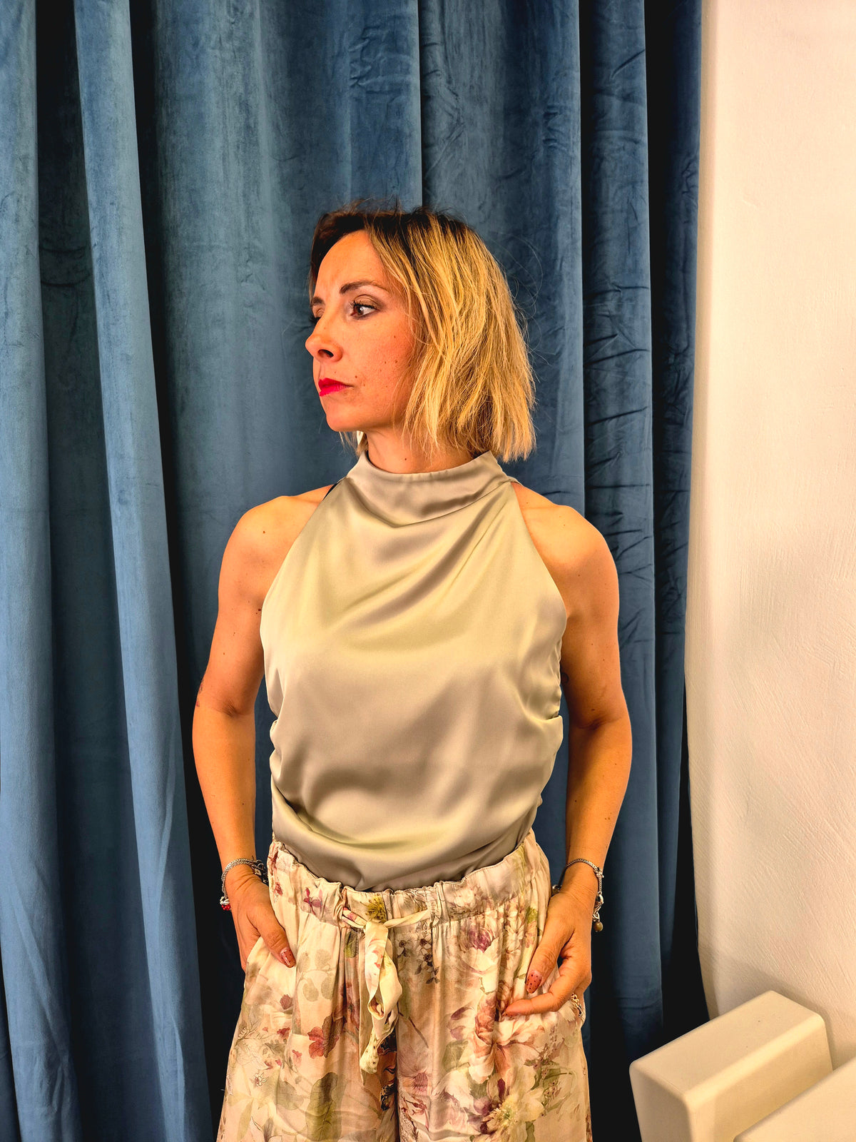 Top raso fianchi arricciati