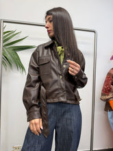 Giacca crop effetto pelle con cintura