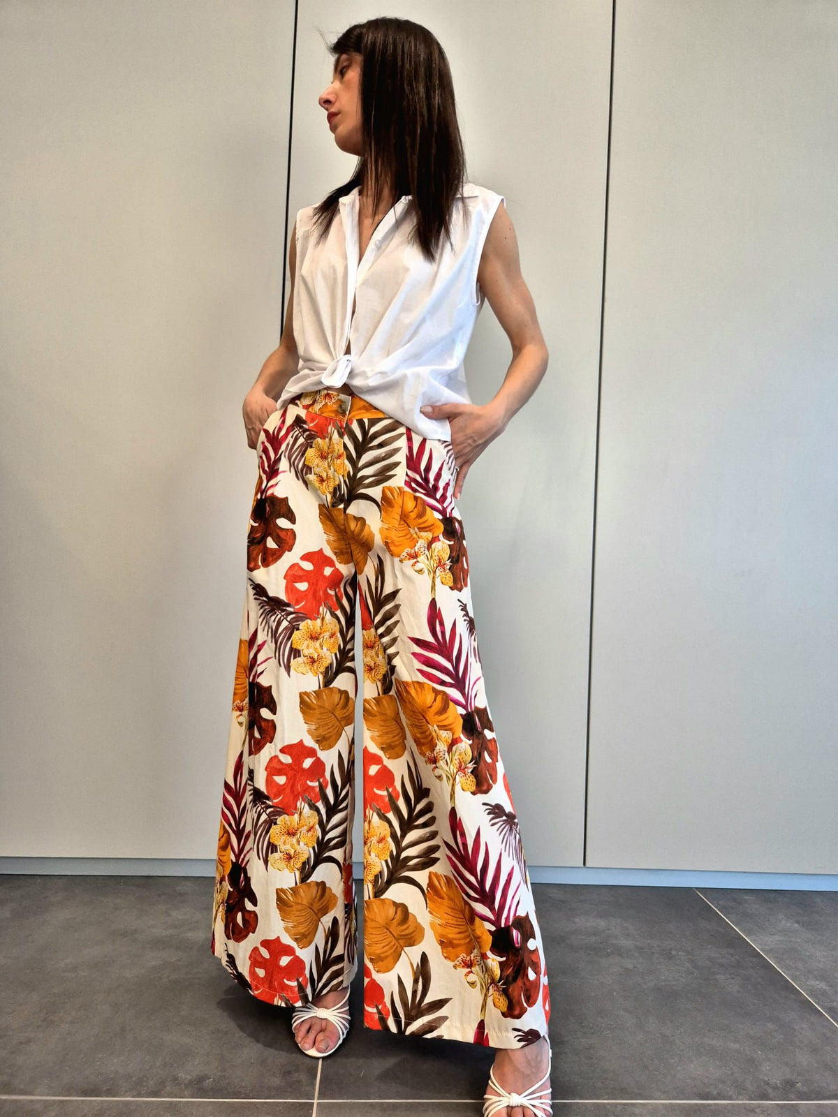 Pantaloni tropical