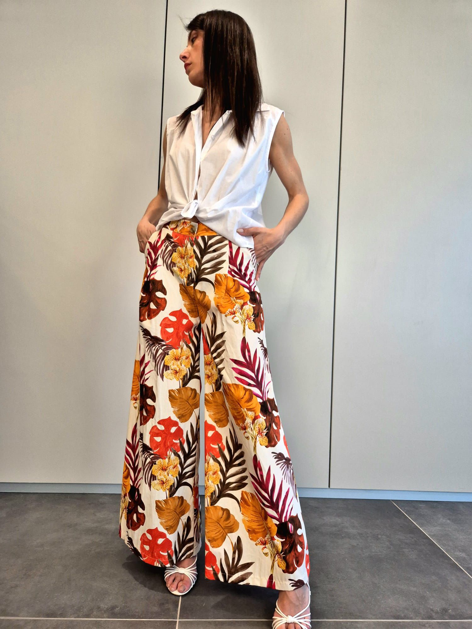 Pantaloni tropical