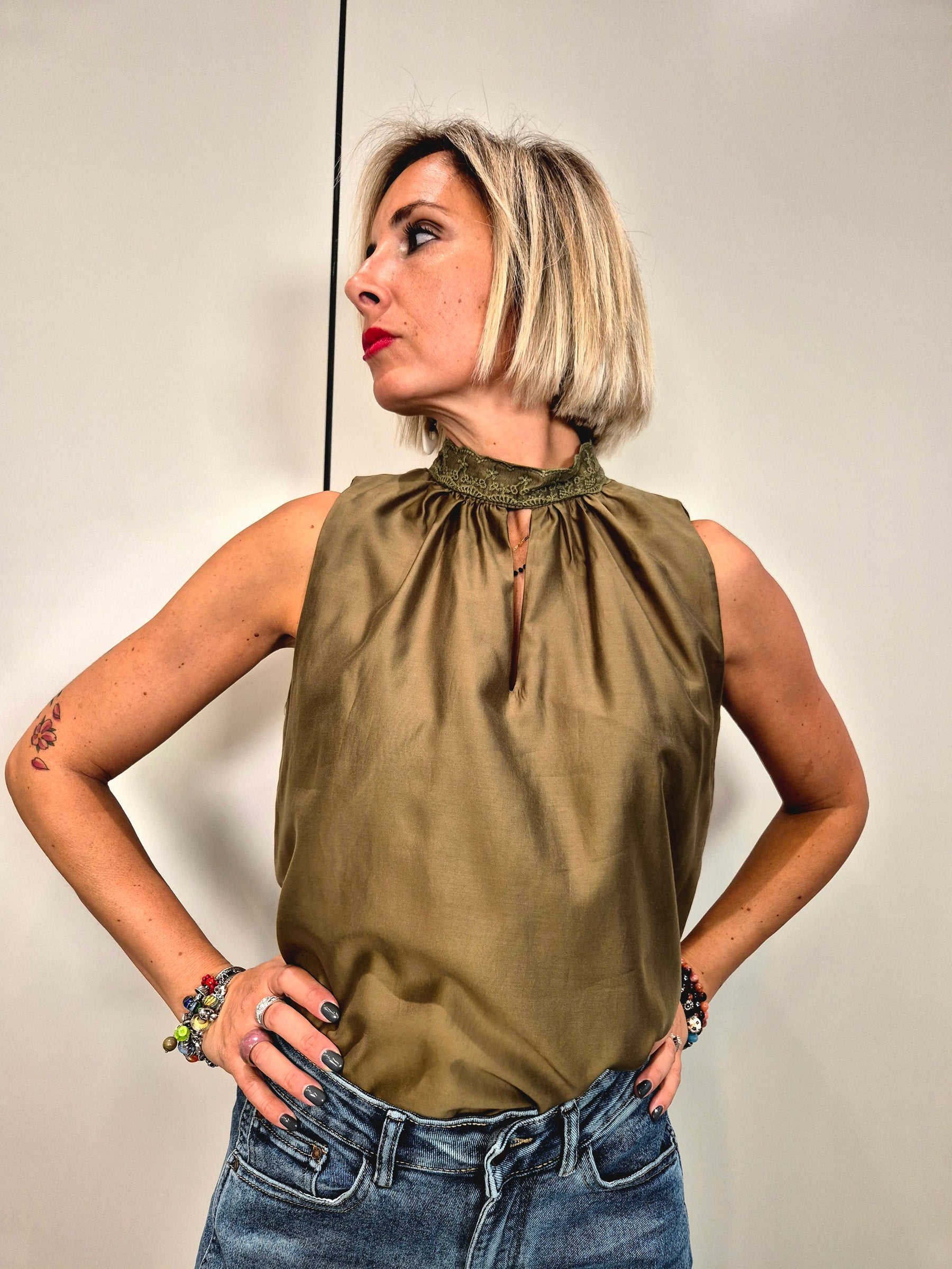 Blusa collo pizzo