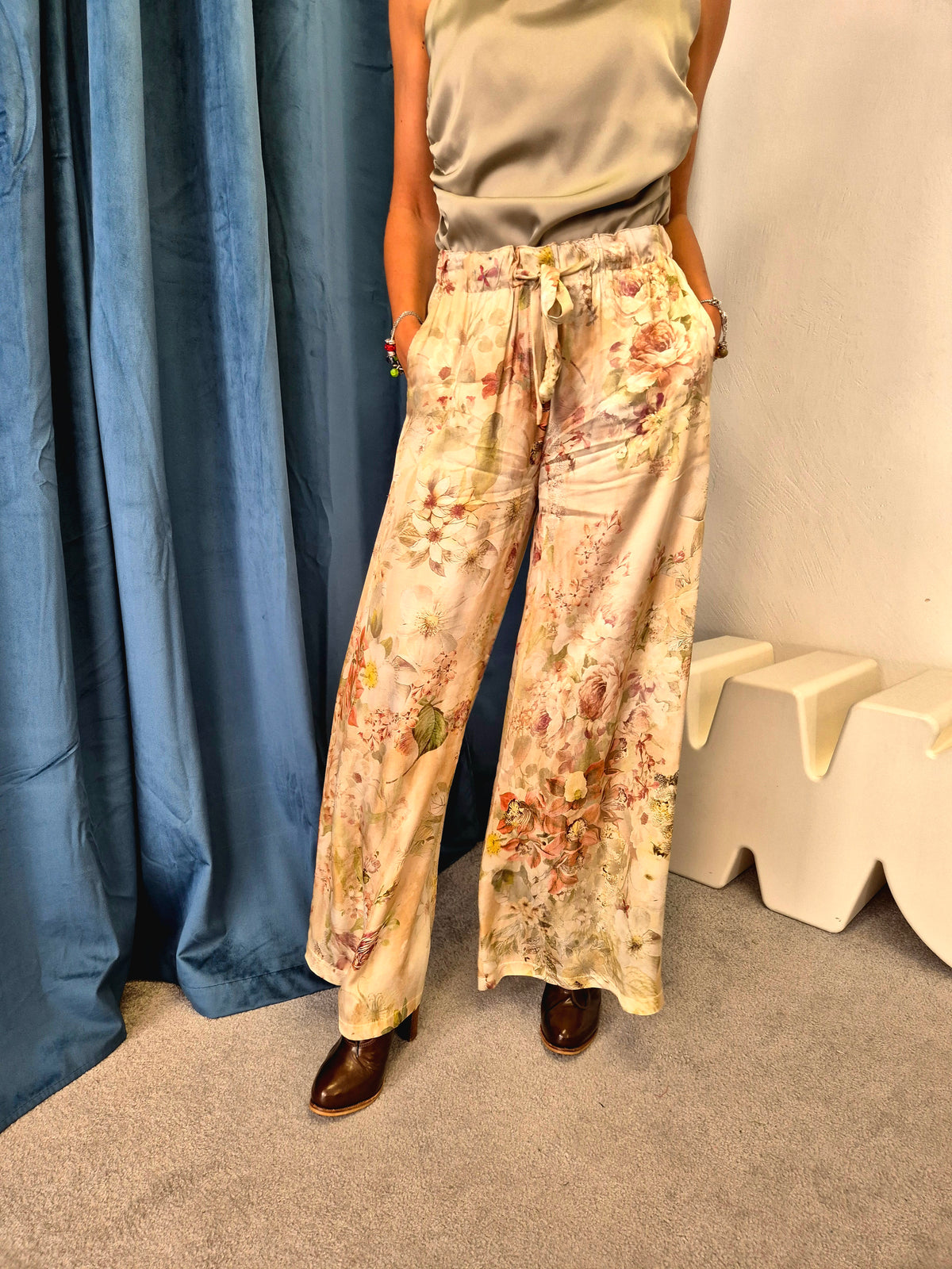 Pantaloni raso ROMANCE