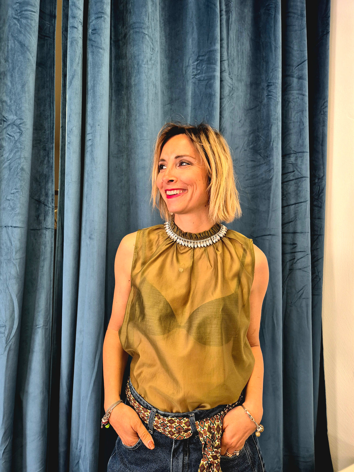 Blusa collo gioiello