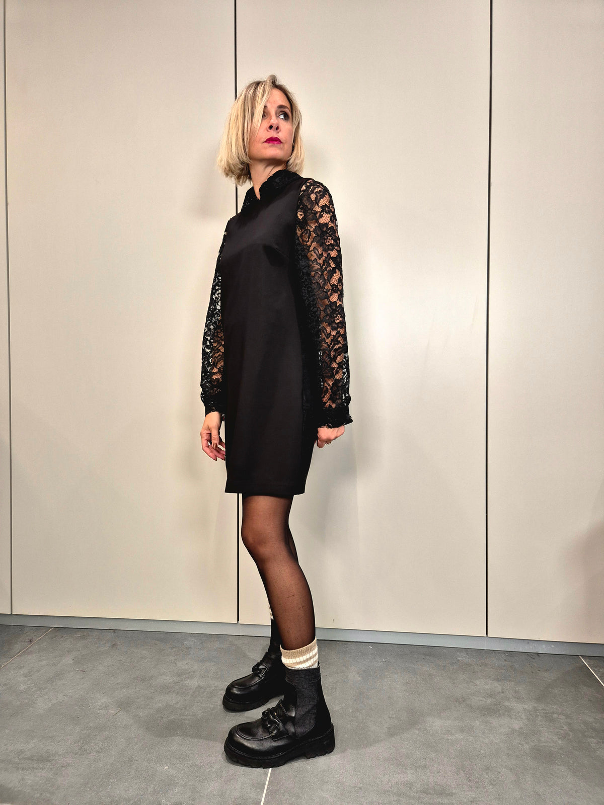 Abito sacchetto fascia pizzo laterale