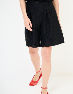 Completo pantaloncini e maglia pizzo
