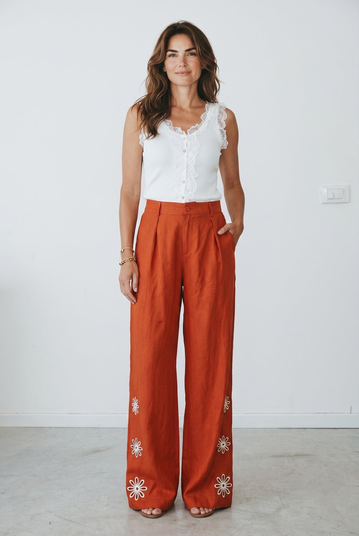 Pantaloni misto lino ricami fiori