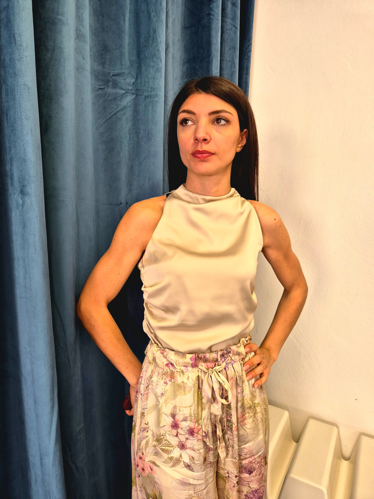 Top raso fianchi arricciati