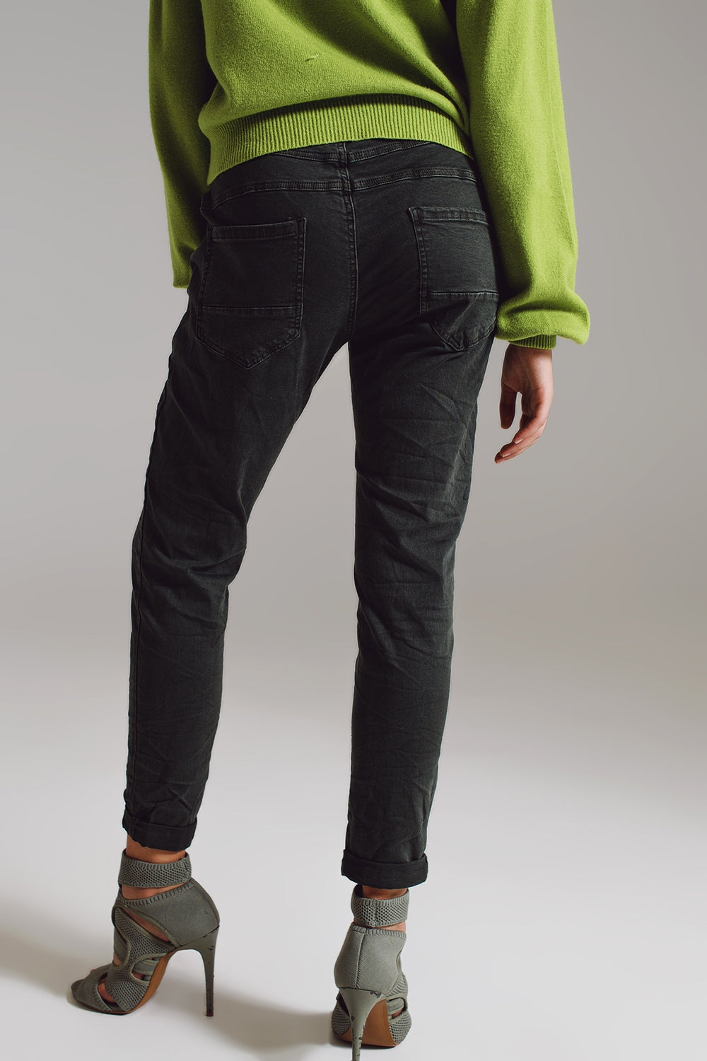 Skinny jeans con bottoni visibili in verde militare