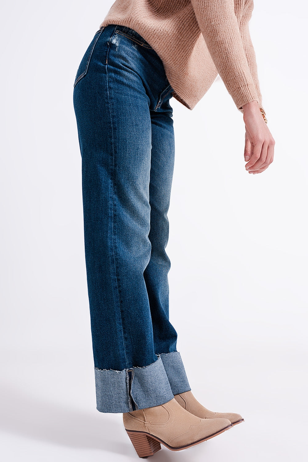 Q2 Straight jeans a vita alta con risvolti sfilacciati