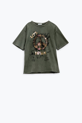 Q2 T-shirt a manica corta con grafica Peace Sign sul davanti color kaki