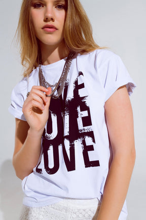 T-shirt a manica corta con testo Love sul davanti in bianco