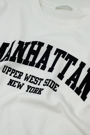 T-shirt a maniche corte con testo grafico Manhattan in bianco