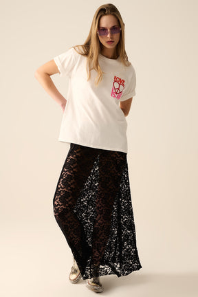 T-shirt bianca con il logo Love is Air e cuore con Peace