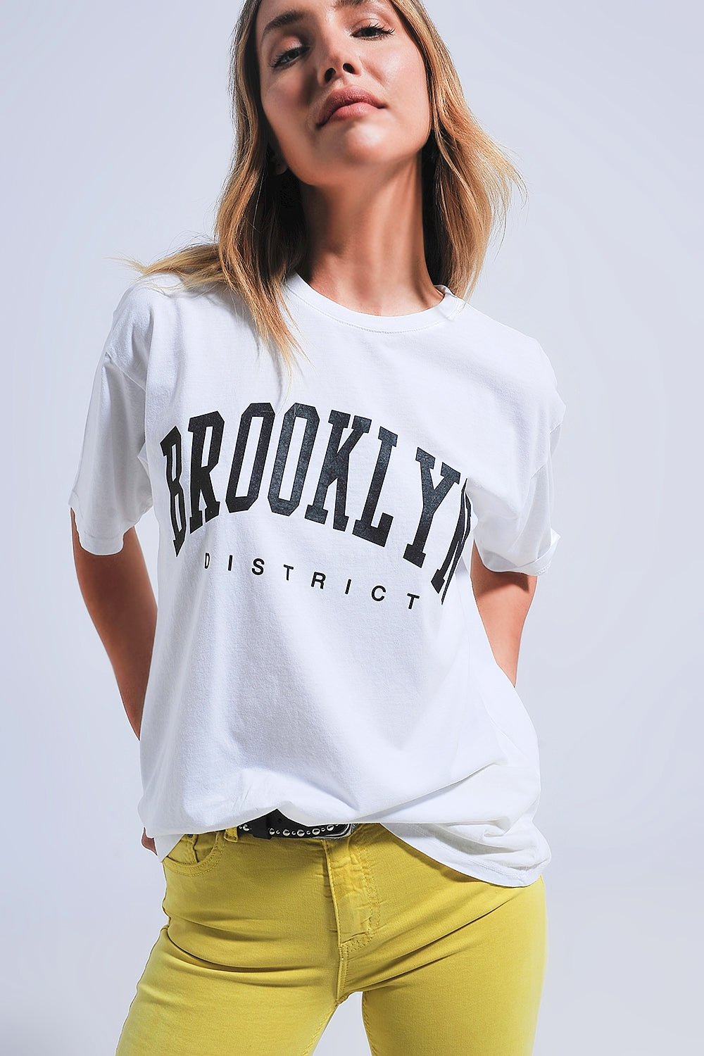 Q2 T-shirt bianca con scritta Brooklyn