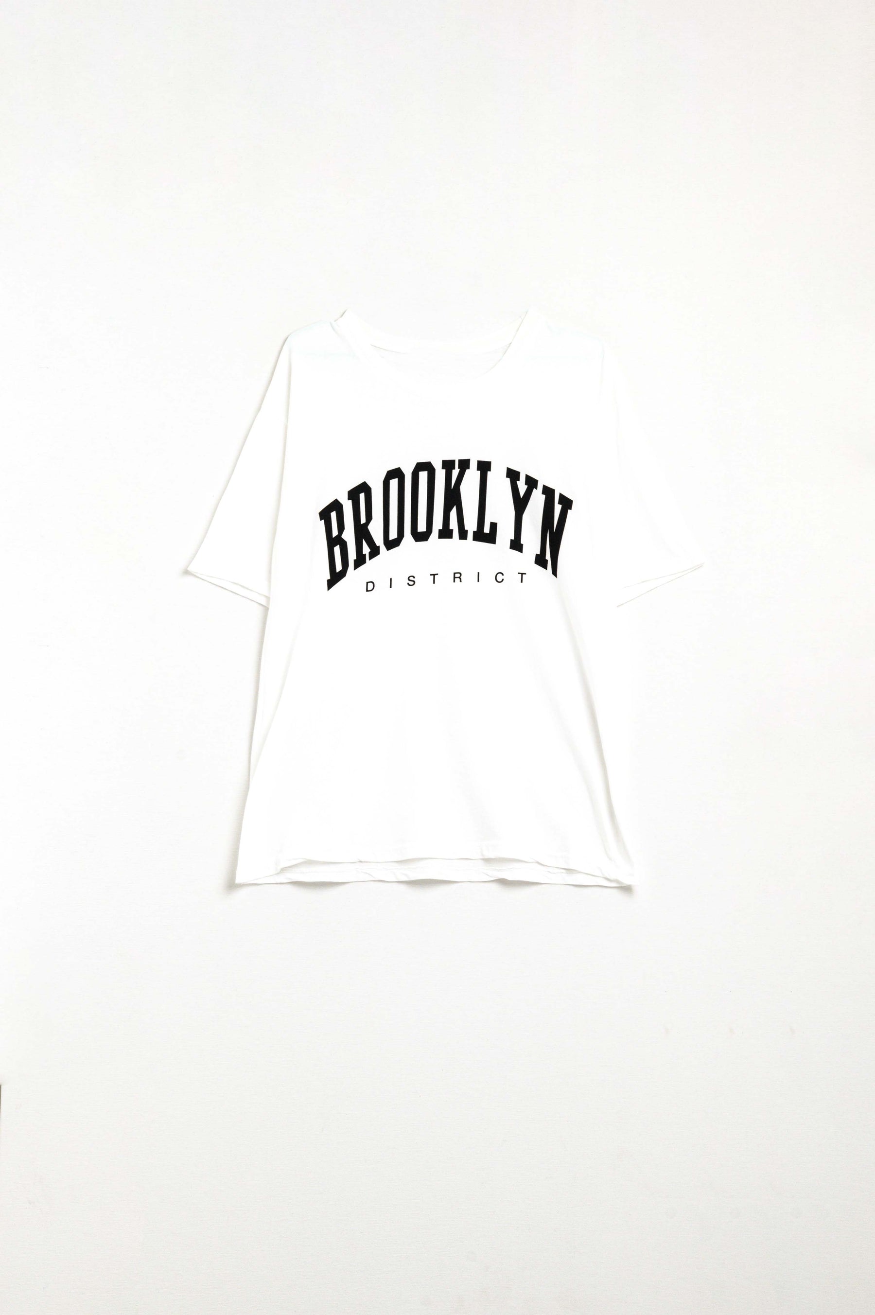 T-shirt bianca con scritta Brooklyn