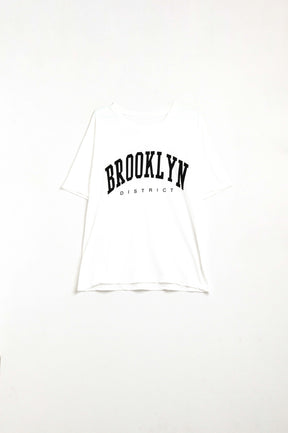 T-shirt bianca con scritta Brooklyn