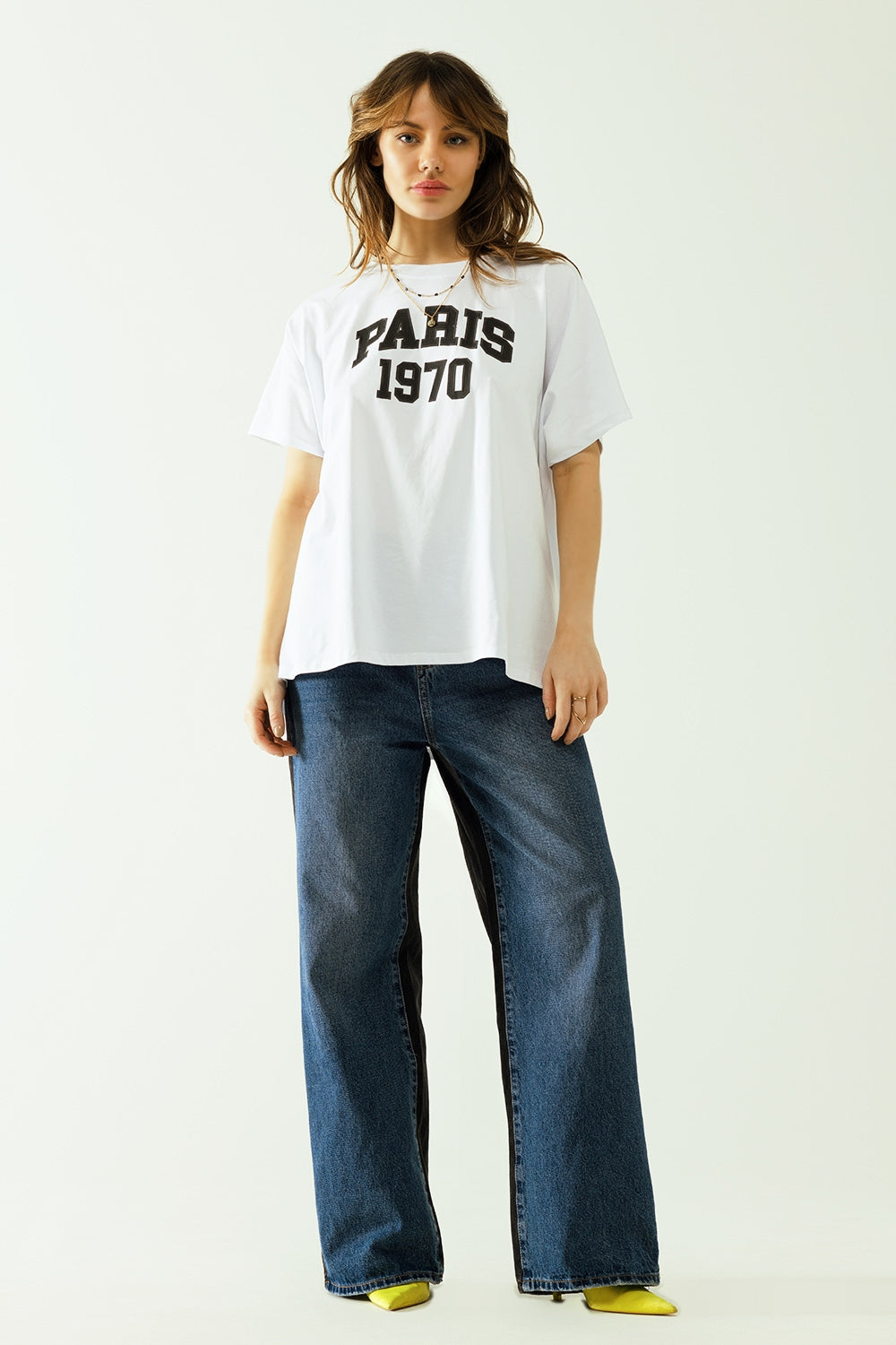 T-shirt bianca oversize con stampa paris 1970 in nero